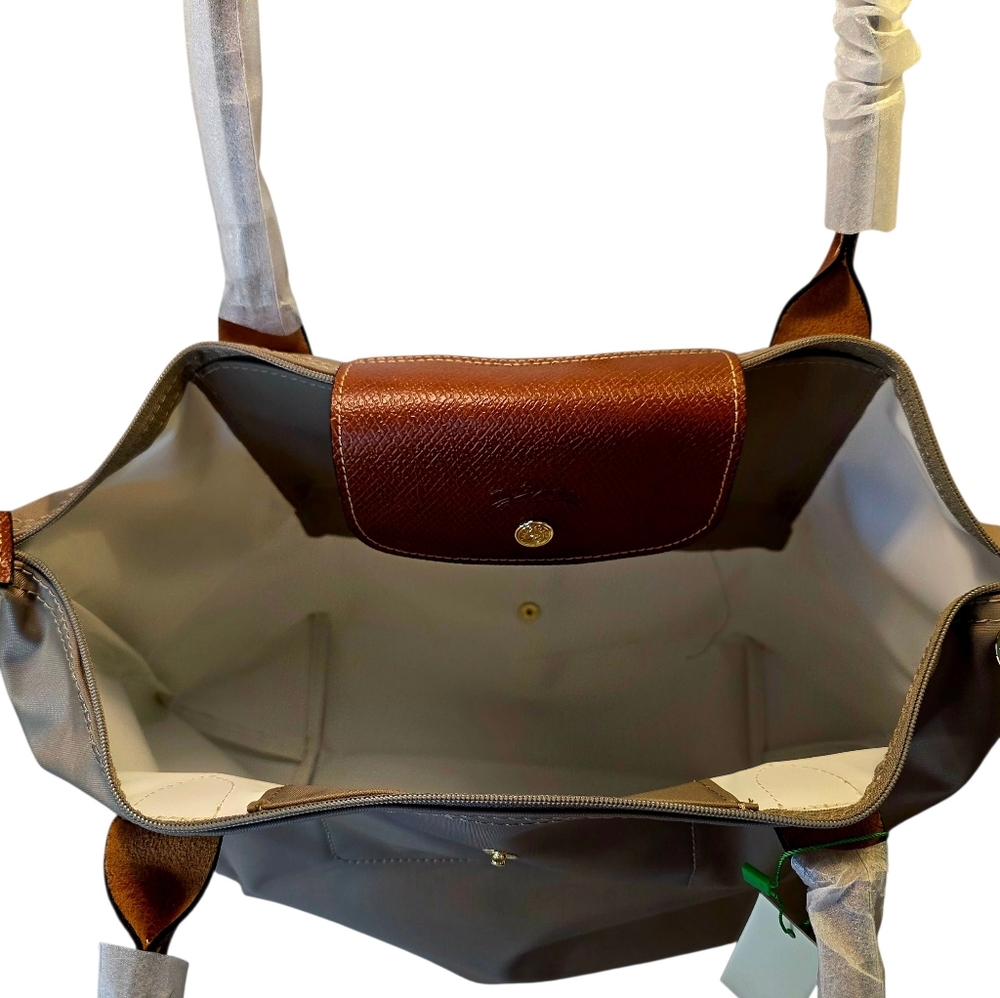 SALE!! 2026 New Designer Light Brown Medium Tote in Nylon NWT - Picture 8 of 11